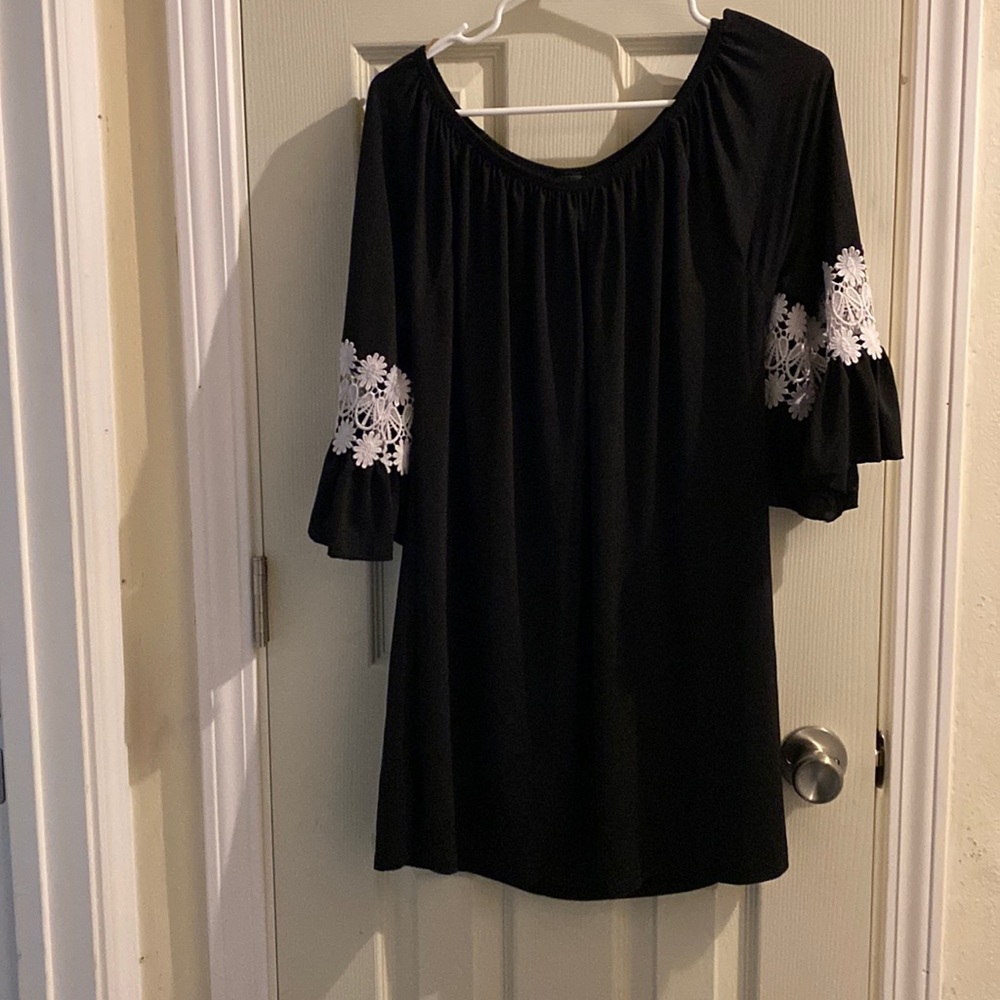 Win Win Ruffle sleeve tunic